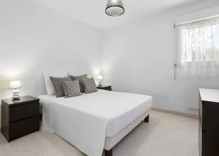 Joli 65m2 Piscine Parking Apartment