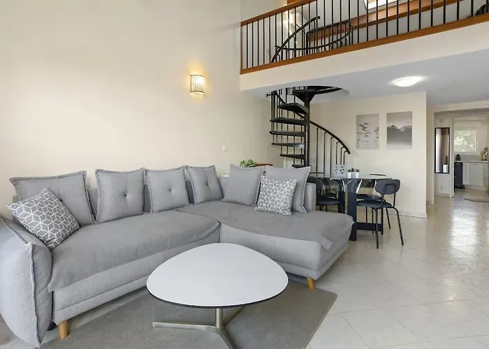 Joli 65m2 Piscine Parking Apartment *