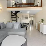 Apartment Joli 65m2 Piscine Parking
