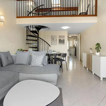 Appartement Joli 65m2 Piscine Parking